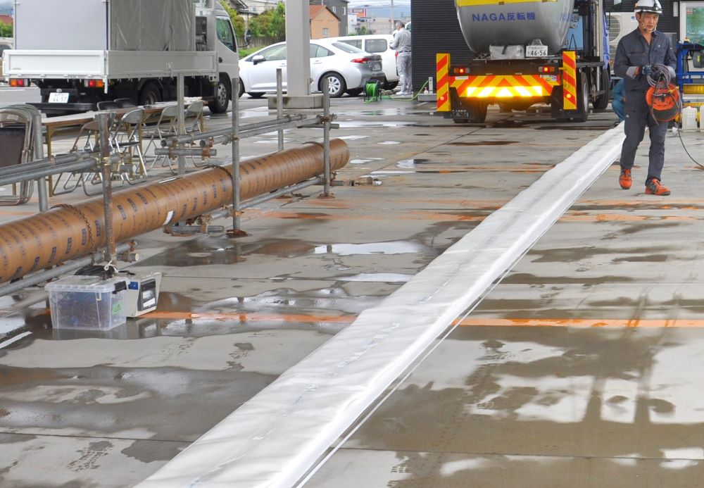 ダクト菅とライナー材