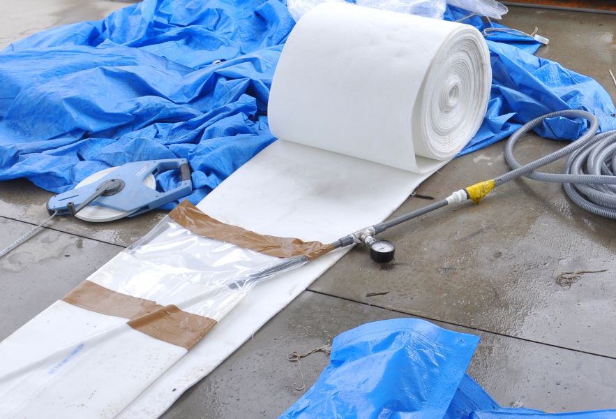 ライナー材を減圧